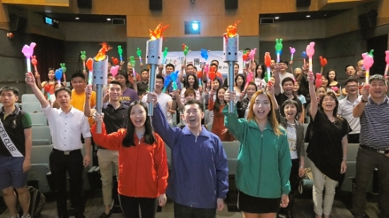 The public joins hands with the ICAC to pass the torch of value of probity.