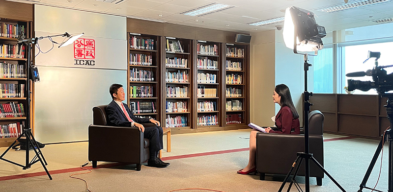 ICAC Chief introduces the Commission’s strategy for a clean election at an interview by Phoenix TV. (video)