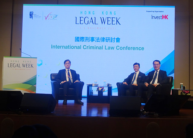 Mr Robert Lee, Senior Counsel; Mr Peh and Mr William Tam, Senior Counsel, Deputy Director of Public Prosecutions (from left to right) exchange at the Conference
