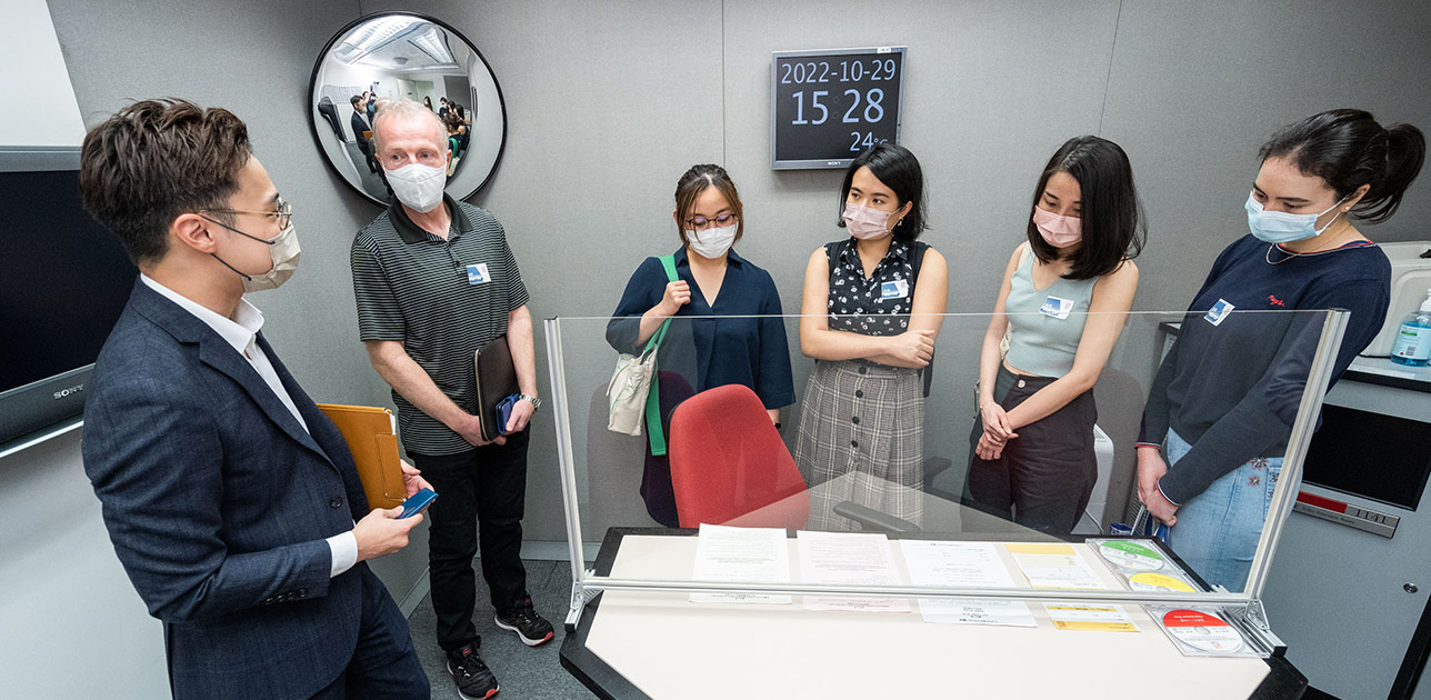 PCLL students visit Video Interview Room of the ICAC.