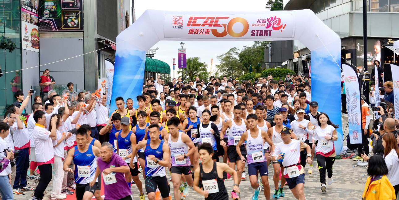 participated in a 3.5-kilometres race at the iconic Hong Kong landmark – the Peak.
              