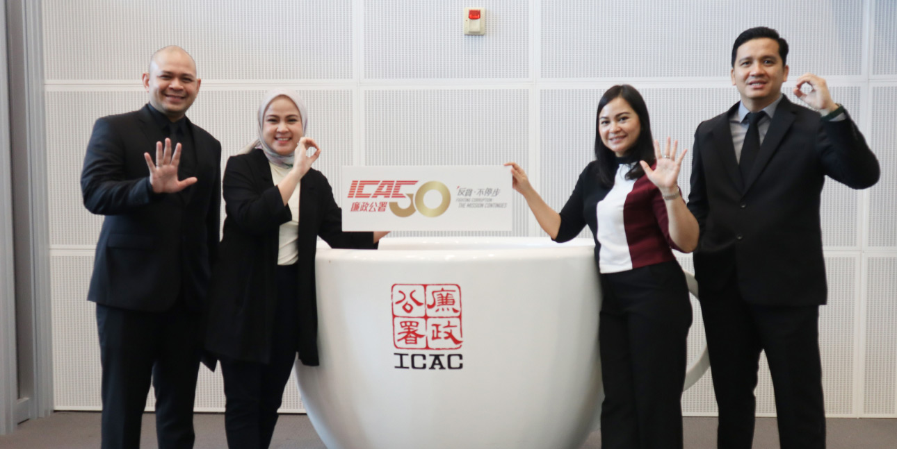 Members of the Indonesian delegation participating in the capacity building programme took the opportunity to visit the ICAC Exhibition Hall and operations facilities