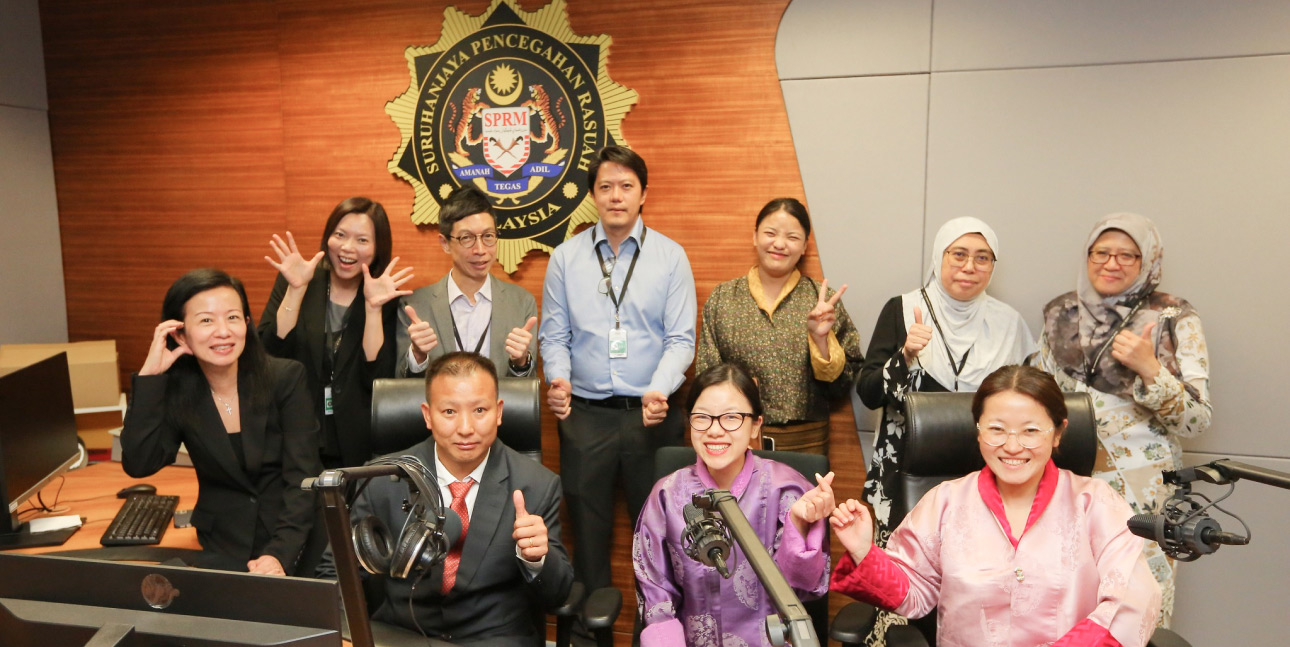 Seasoned ICAC officers engaging in practical exchanges with their counterparts in Uzbekistan and Malaysia