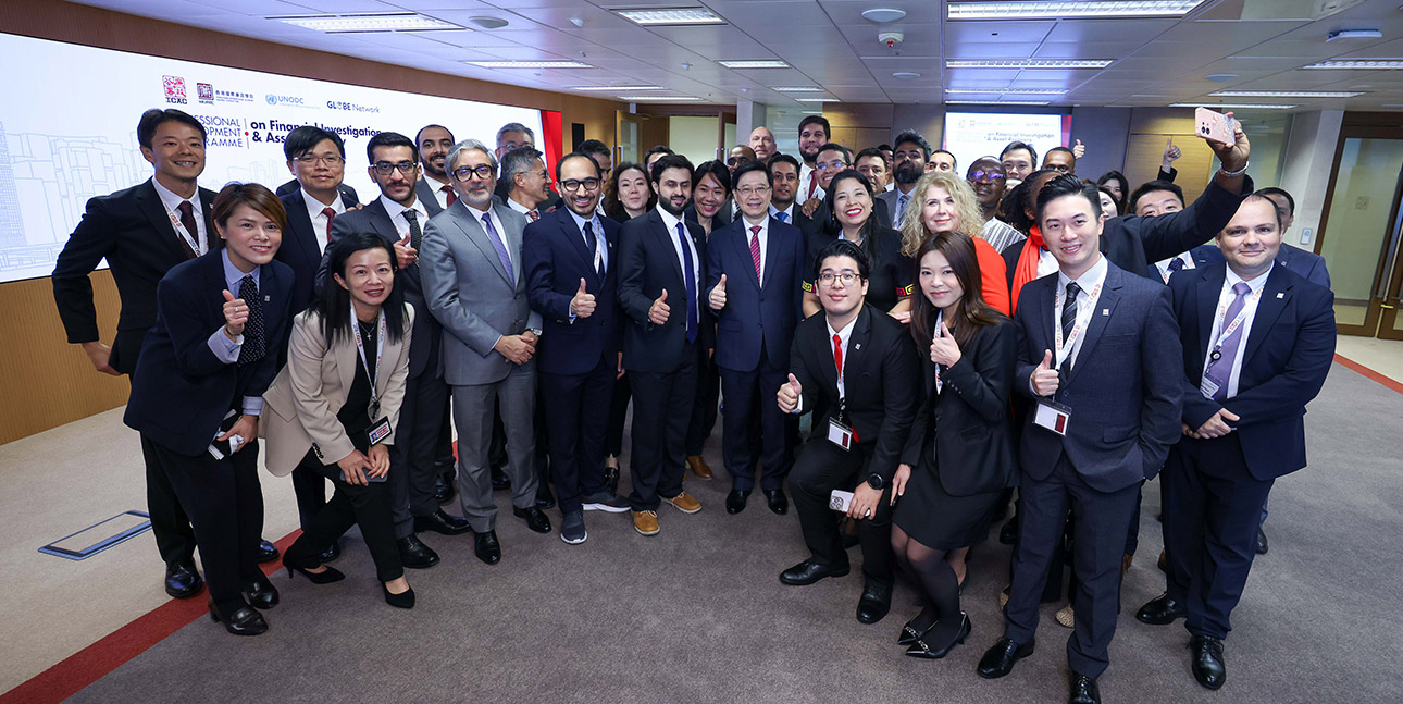 The Chief Executive, Mr John Lee meets with participants of the inaugural HKIAAC course