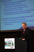 冰島金融管理局總監 Gunnar T ANDERSEN 先生於全體會議（一）演講