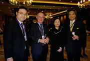 Delegates posed for a picture with Ms Rebecca LI (Symposium Chairlady) and Mr Daniel LI (Deputy Commissioner of ICAC, HKSAR)