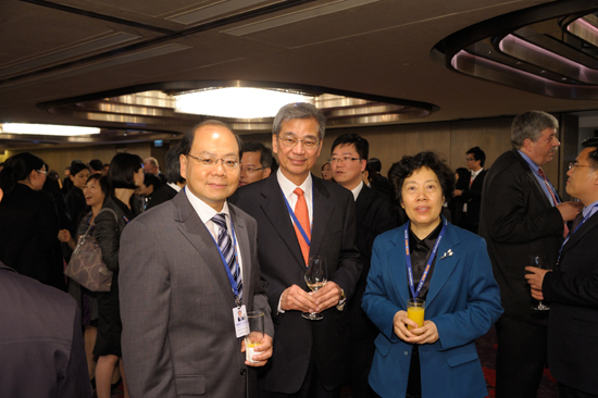 (左至右) 中國香港警務處處長曾偉雄先生、中國香港廉政公署廉政專員湯顯明博士及中華人民共和國最高人民檢察院副檢察長胡澤君女士